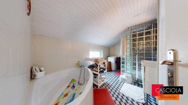 Maison - 111 m² - 5 pièces