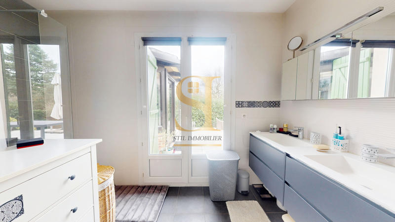 Maison - 228 m² - 7 pièces