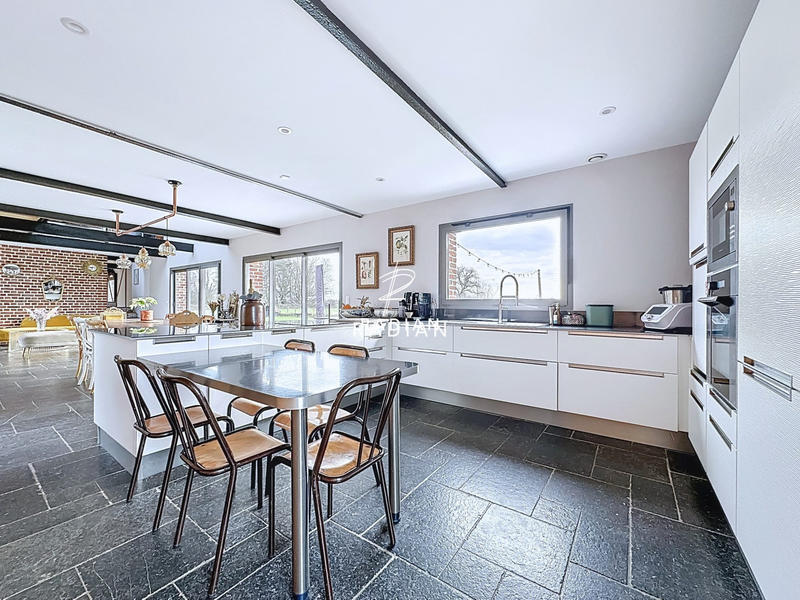 Maison - 212 m² - 5 pièces