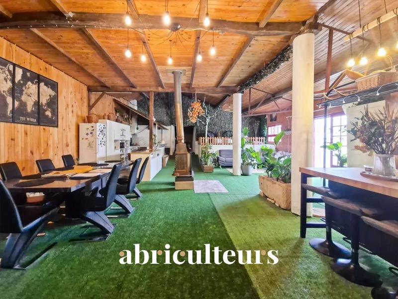 Maison - 230 m² - 6 pièces