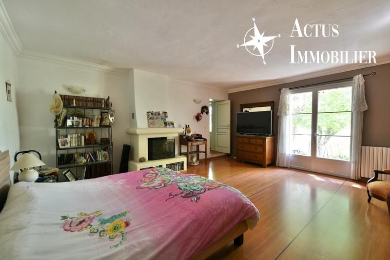 Maison - 450 m² - 12 pièces