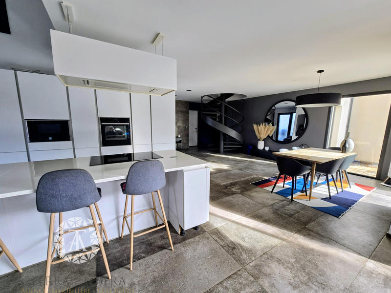 Villa - 209 m² - 7 pièces