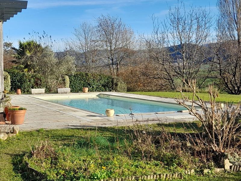 Maison - 240 m² - 9 pièces