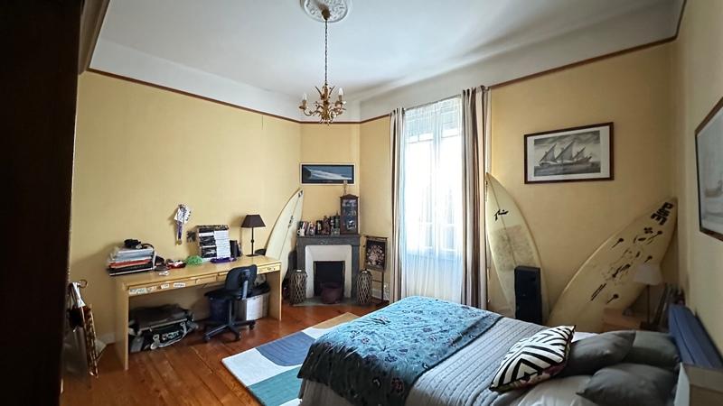 Maison bourgeoise - 200 m² - 9 pièces