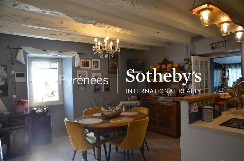 Maison - 387 m² - 11 pièces