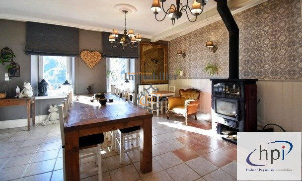 Maison - 328 m² - 12 pièces