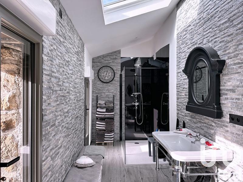 Maison - 312 m² - 8 pièces