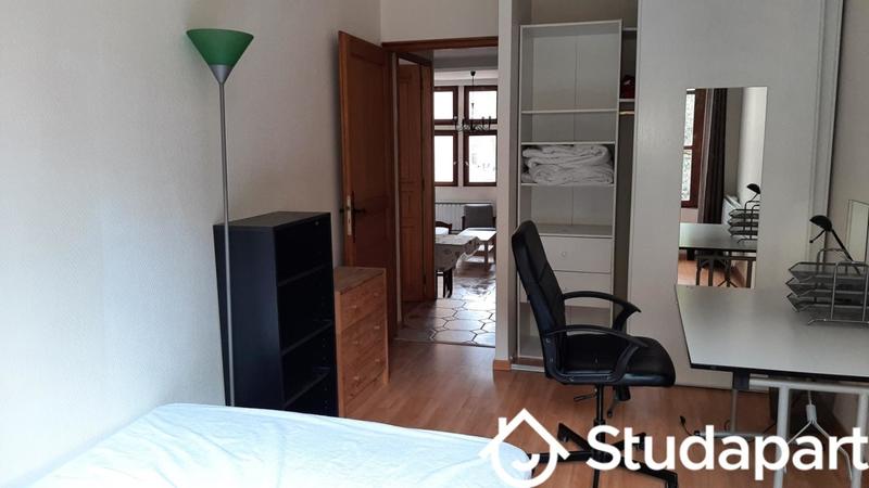 Chambre - 12 m² - 1 pièce