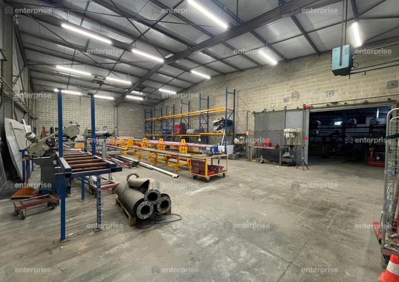 Local d'activité / Entrepôt - 2 550 m²