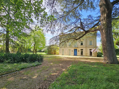 Maison - 446 m² - 14 pièces