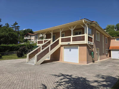 Villa - 163 m² - 10 pièces