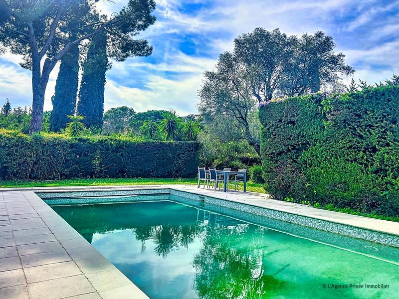 Maison - 210 m² - 8 pièces