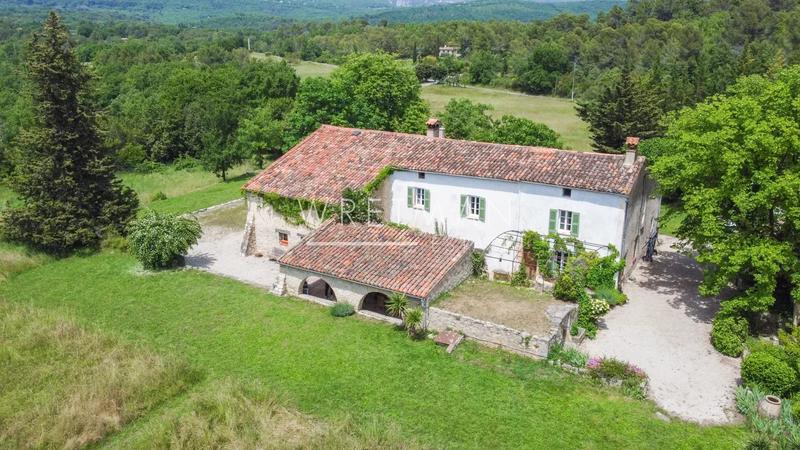 Villa - 257 m² - 10 pièces