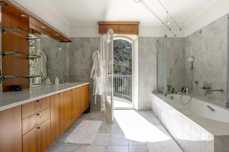 Maison - 263 m² - 7 pièces