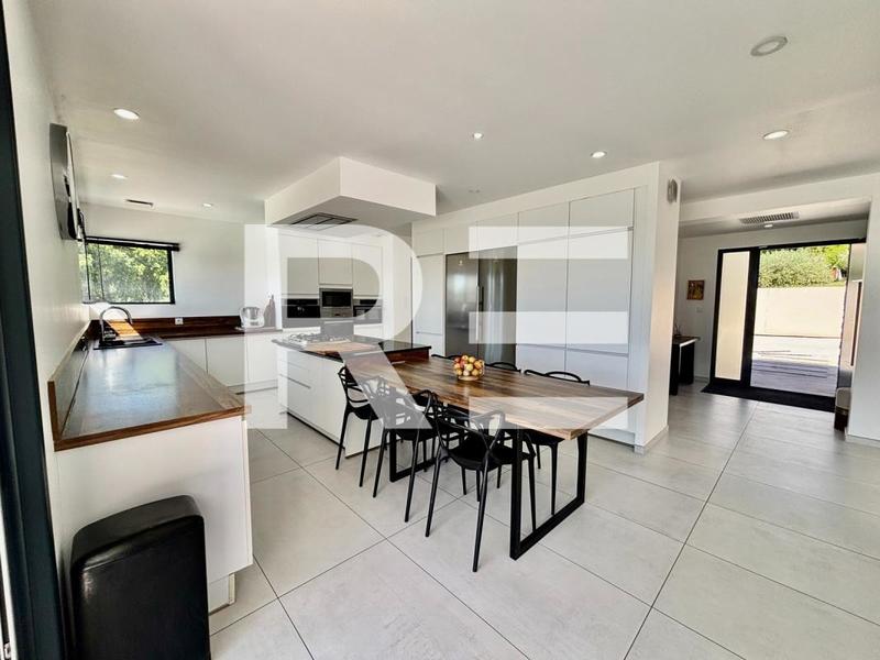 Maison d'architecte - 230 m² - 8 pièces