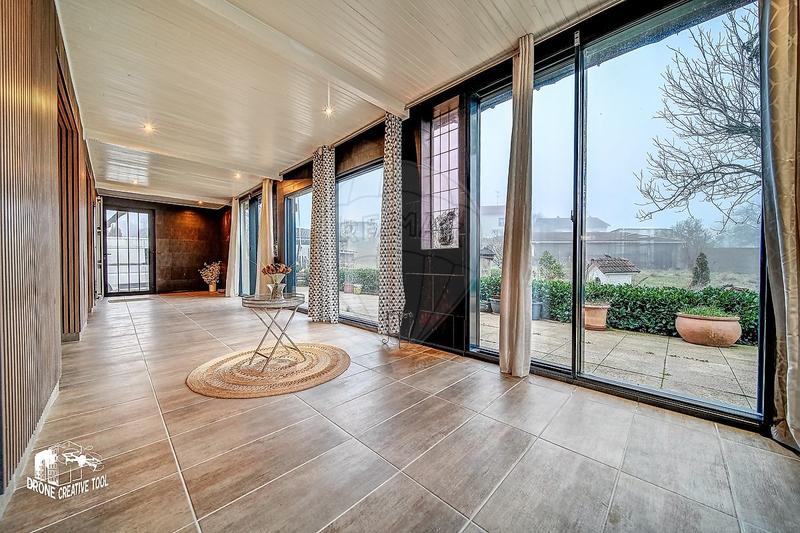 Maison - 275 m² - 8 pièces