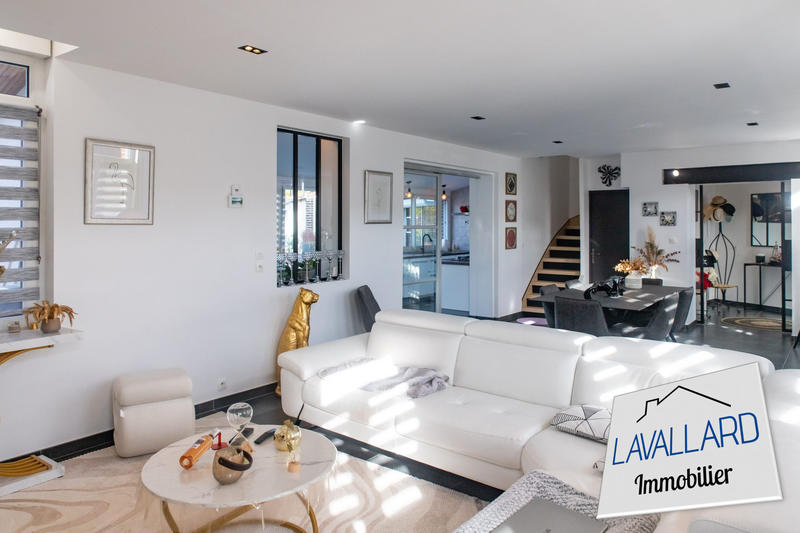 Maison - 260 m² - 10 pièces