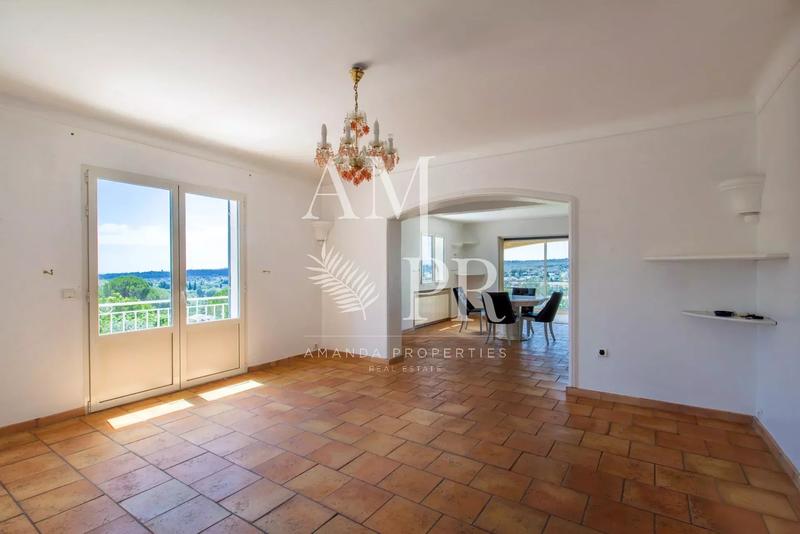Villa - 181 m² - 7 pièces