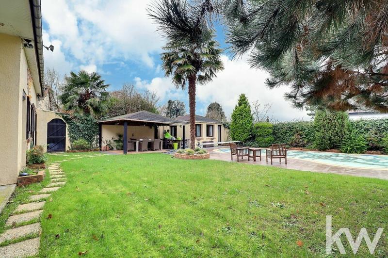 Maison - 288 m² - 12 pièces