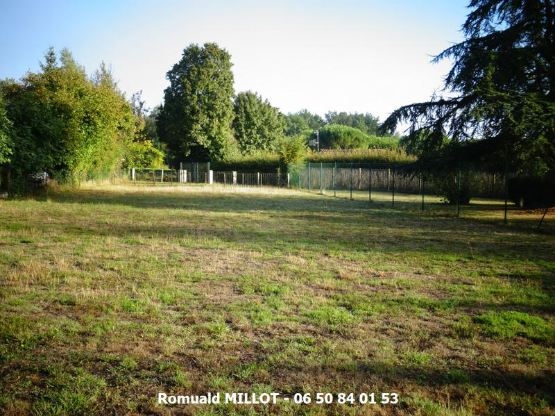Terrain constructible - 702 m²