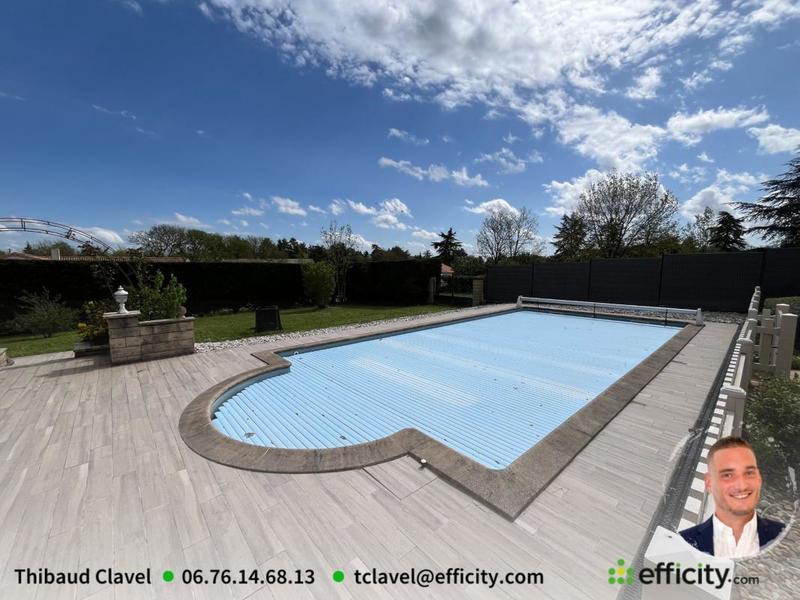 Maison - 208 m² - 6 pièces