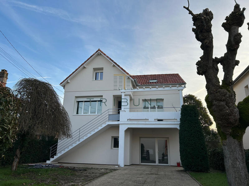 Maison - 220 m² - 9 pièces