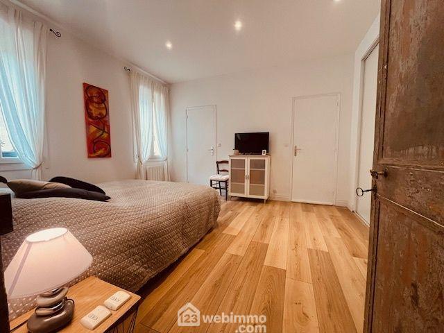 Maison - 224 m² - 6 pièces