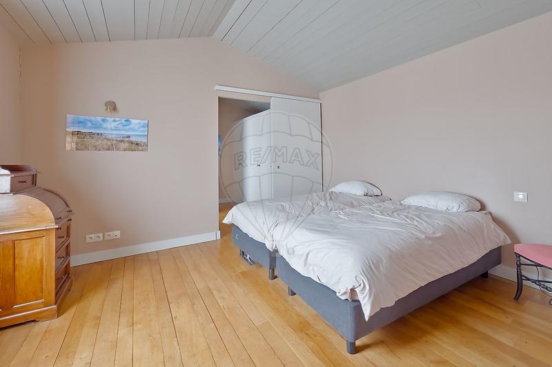 Propriété - 330 m² - 7 pièces