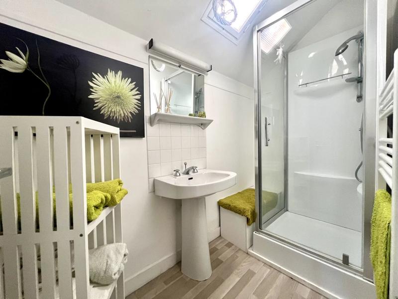 Maison - 147 m² - 9 pièces