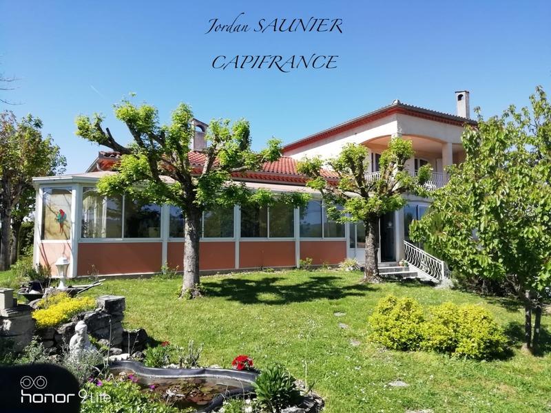 Maison - 253 m² - 8 pièces