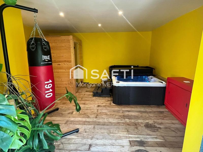 Maison - 220 m² - 8 pièces