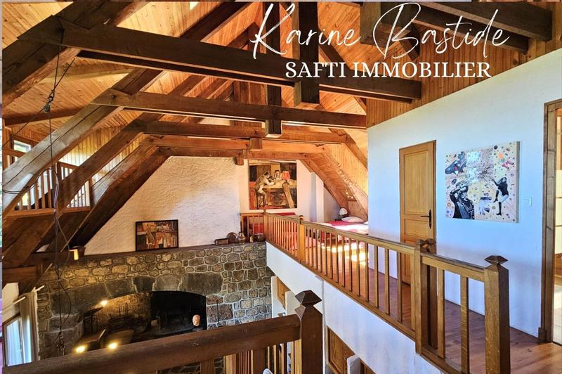 Maison - 240 m² - 11 pièces