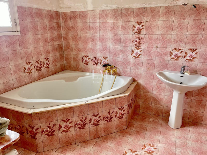 Maison - 238 m² - 8 pièces