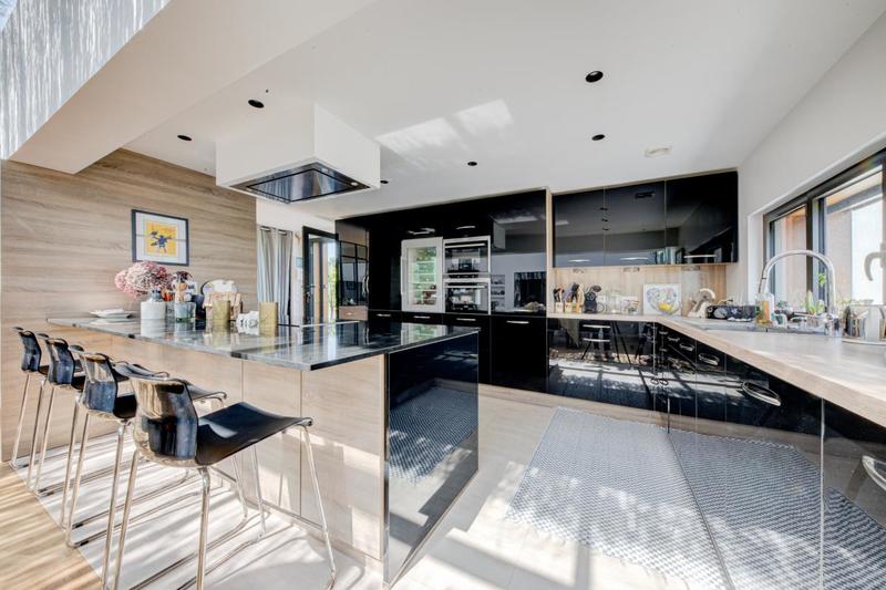 Appartement - 144 m² - 5 pièces