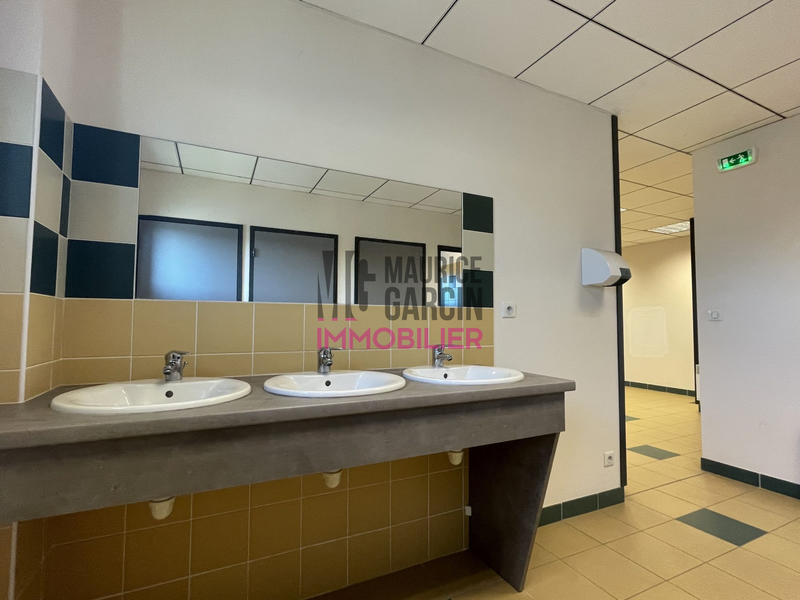 Local d'activités - 900 m²