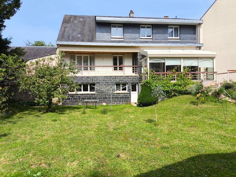 Maison - 182 m² - 8 pièces