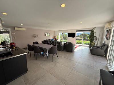 Maison - 186 m² - 4 pièces