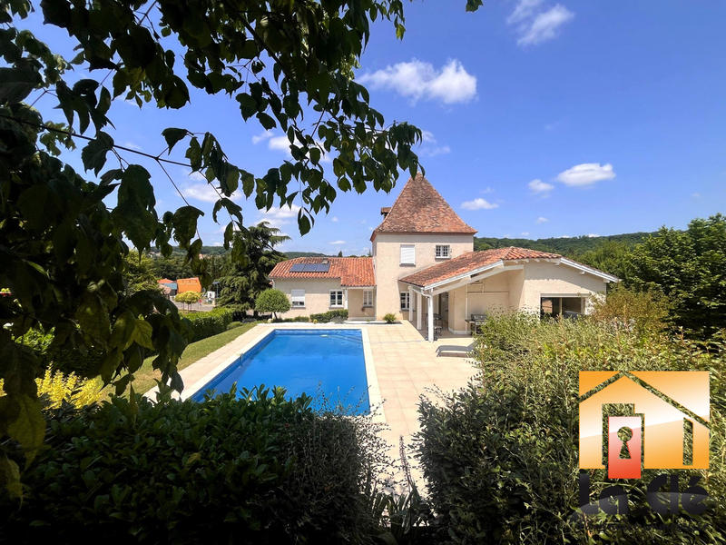 Maison - 278 m² - 7 pièces