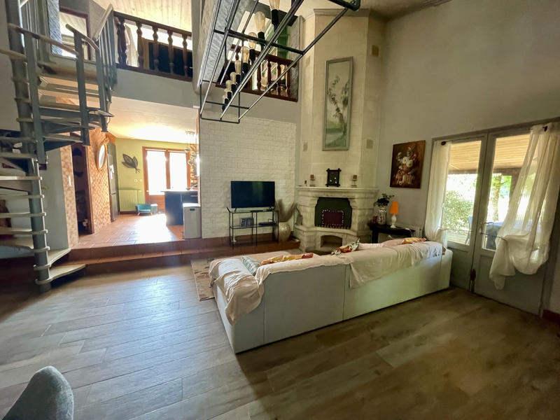 Maison - 231 m² - 7 pièces