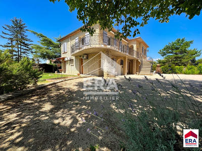 Maison - 210 m² - 8 pièces