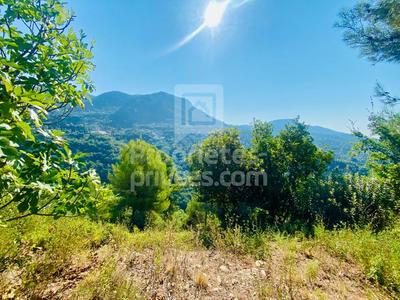 Terrain constructible - 1 400 m²