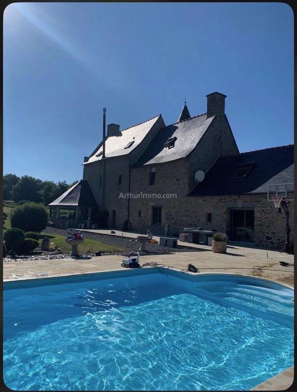 Maison - 330 m² - 10 pièces