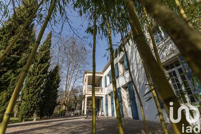 Maison - 586 m² - 11 pièces