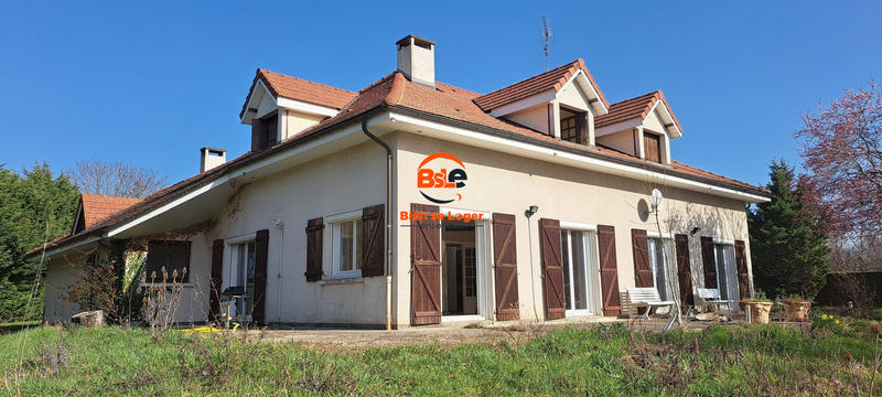 Maison - 235 m² - 8 pièces