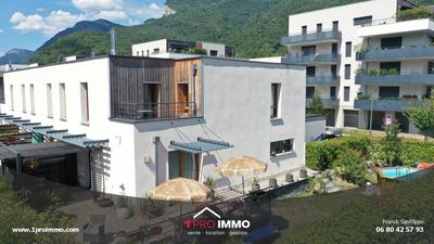 Maison - 97 m² - 4 pièces