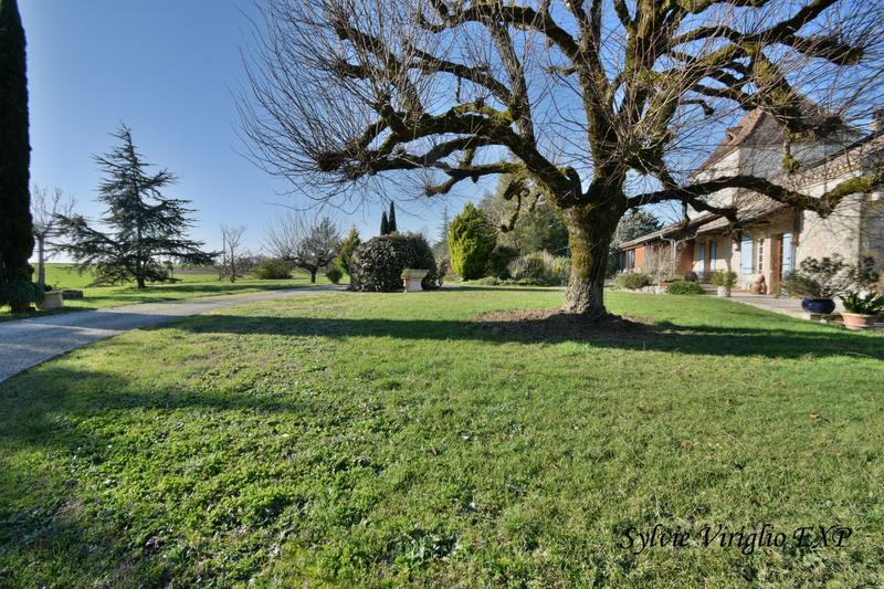 Maison - 207 m² - 6 pièces