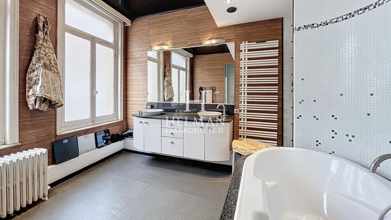 Maison - 301 m² - 11 pièces