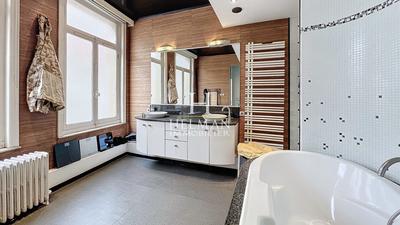 Maison - 301 m² - 11 pièces