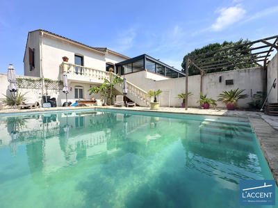 Maison - 370 m² - 7 pièces