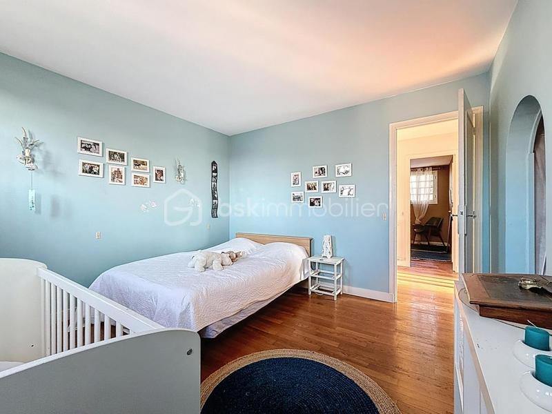 Maison - 248 m² - 11 pièces